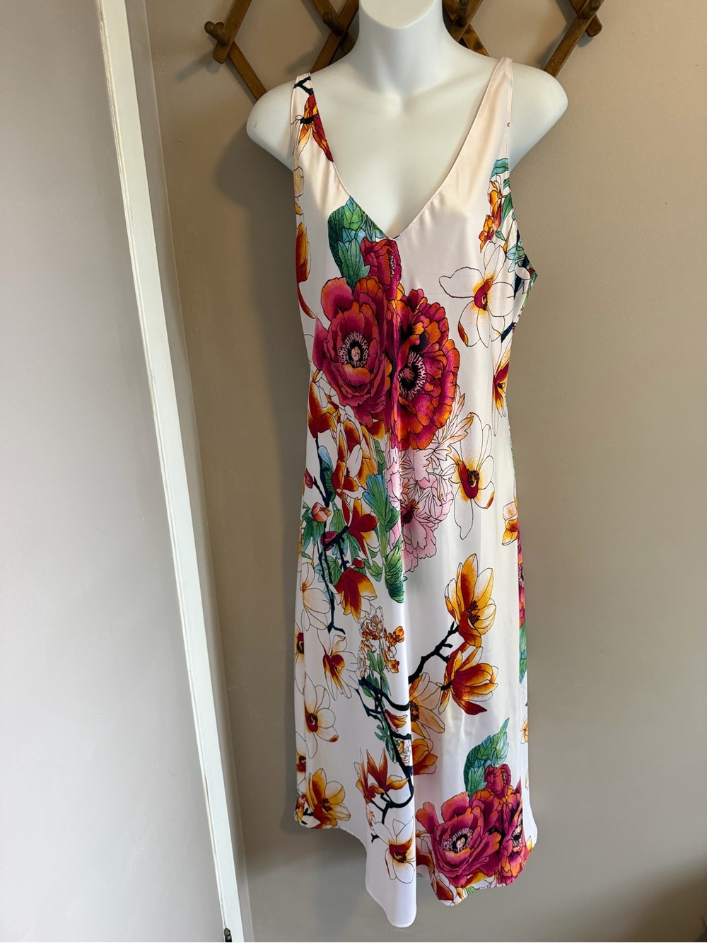 Natori Floral Satin Chemise Slip Dress V-Neck Botanical White Pink Medium